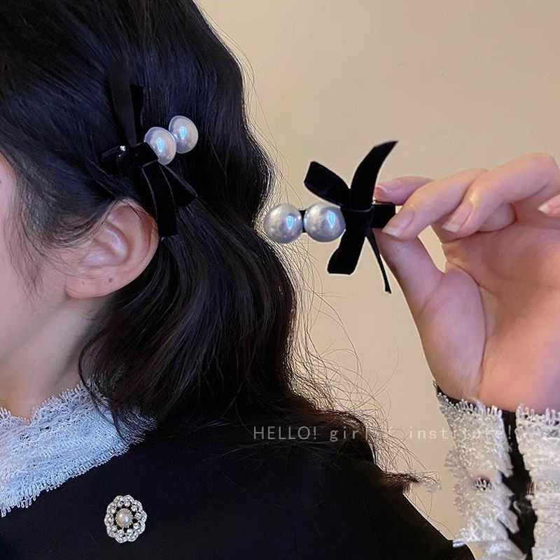 กิ๊บติดผม ผ้ากํามะหยี่ รูปผีเสื้อ ประดับมุก สีดํา สไตล์เฮปเบิร์น สําหรับผู้หญิง 2023