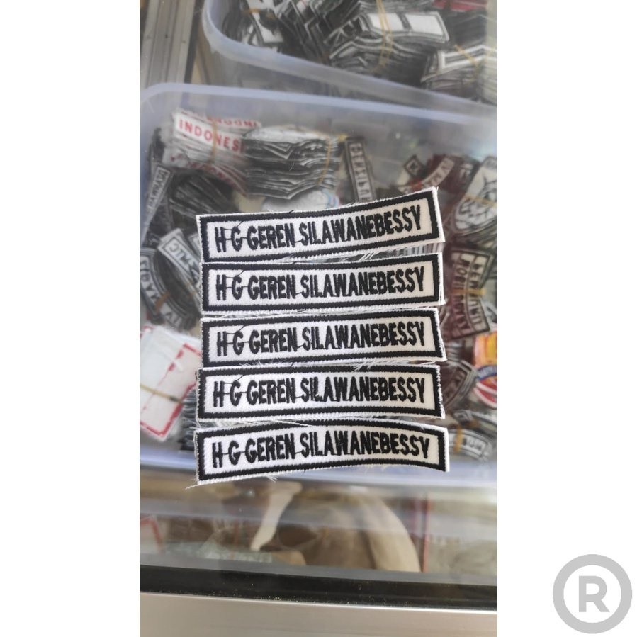 SCHOOL NAME EMBROIDERED / SMALL UK NAMETAG เย็บปักถักร้อยชื่อที่กําหนดเอง