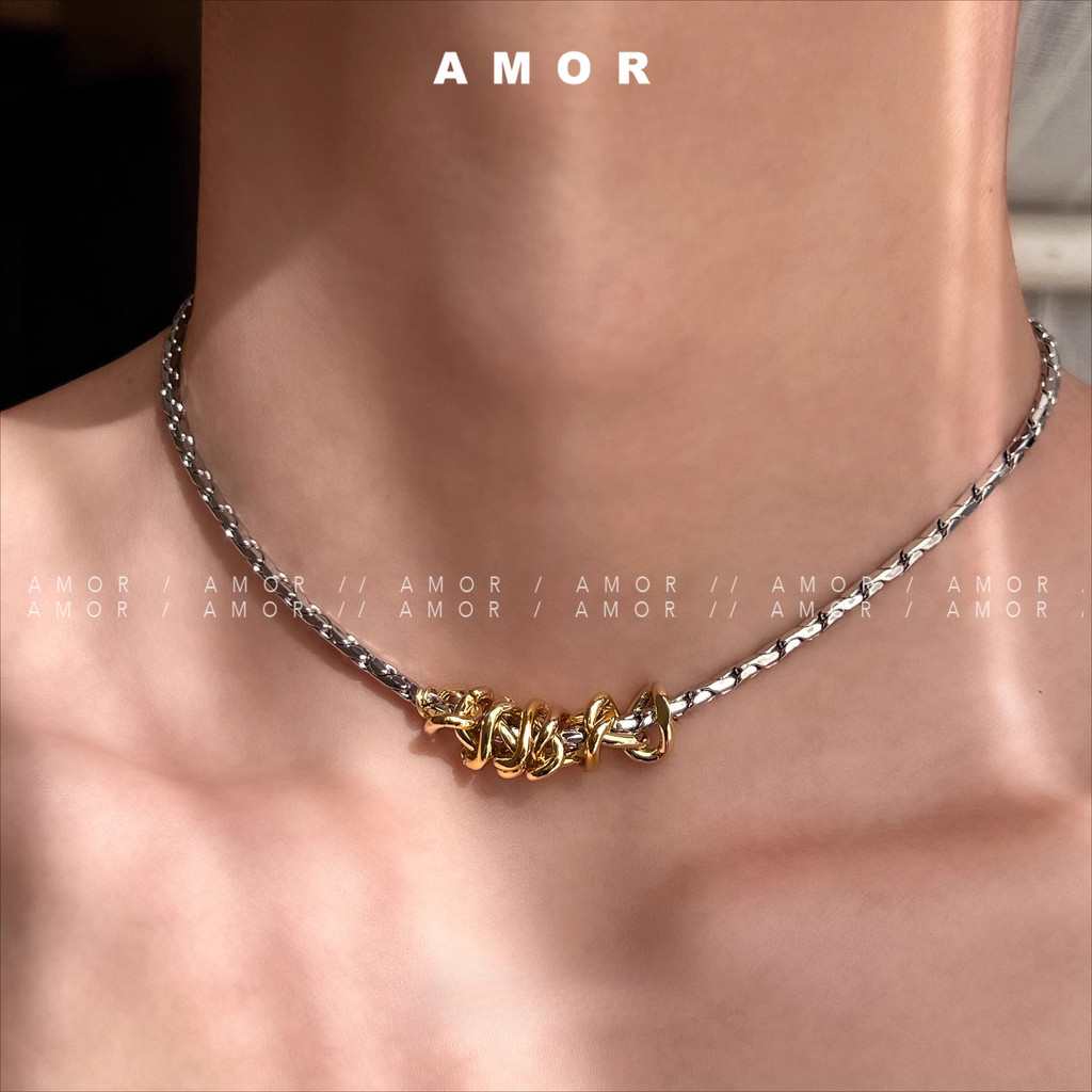 ไทเทเนียมเหล็กโซ่ทองโซ่กระดูกงูสีตัดกันซอกแสงหรูหราโซ่กระดูกไหปลาร้าที่เรียบง่ายระดับไฮเอนด์สร้อยคอ