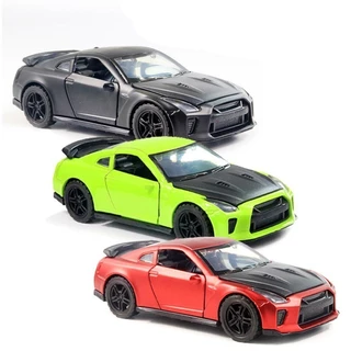 ร้านคนไทย! พร้อมส่ง โมเดลรถเหล็ก GTR 1/36 ของเล่นสำหรับเด็ก สีแดง สีเขียว สีดำ