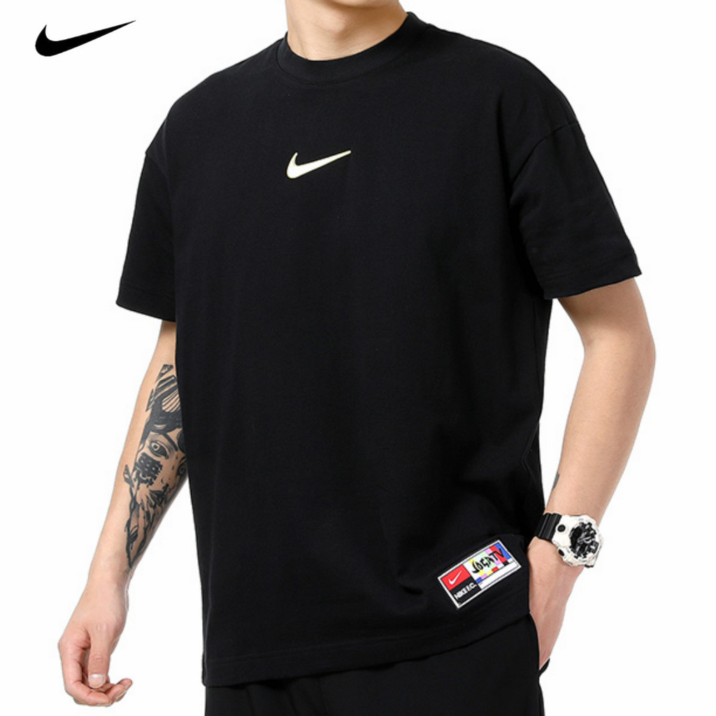 Nike เสื้อยืดลําลอง แขนสั้น คอกลม ปักลายโลโก้ ทรงหลวม สําหรับผู้ชาย และผู้หญิง CZ1010