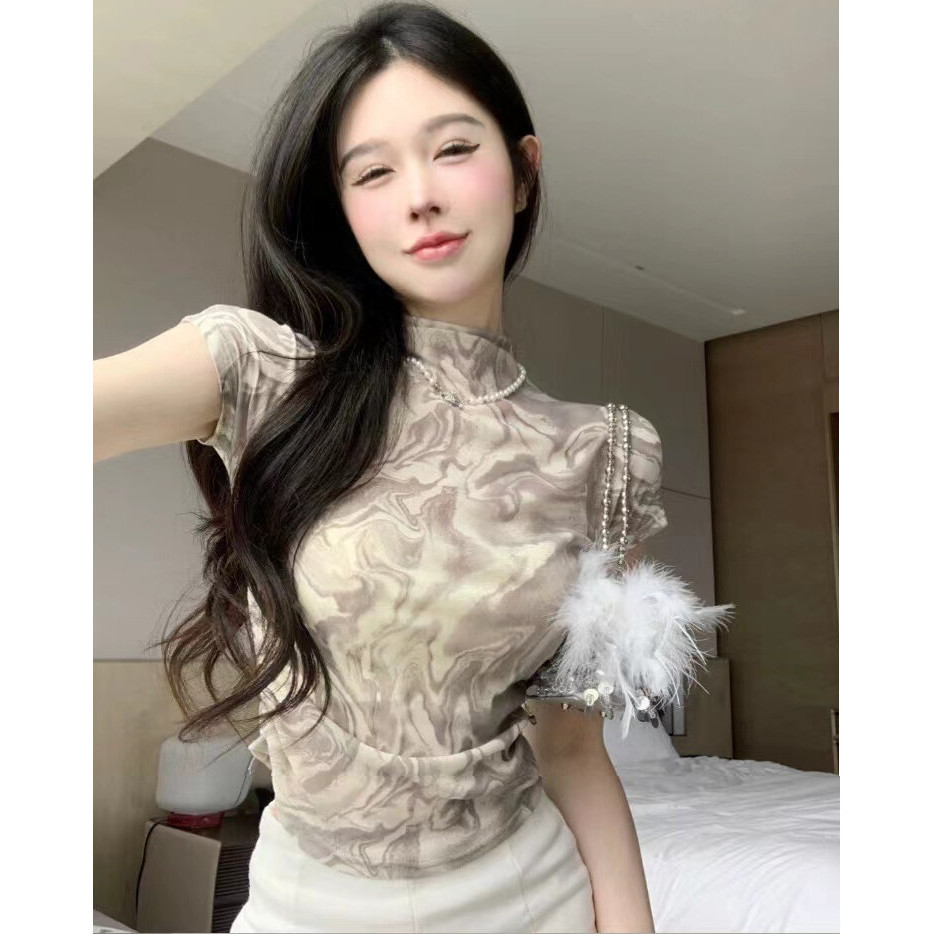 เสื้อครอปแฟชั่นผู้หญิง ผ้ายืด คอสูง แขนสั้น สไตล์เซ็กซี่ ผ้าดีผ้านิ่ม ใส่สบาย ไม่ร้อน ไม่ต้องรีด [ส่งเร็วพิเศษ!]
