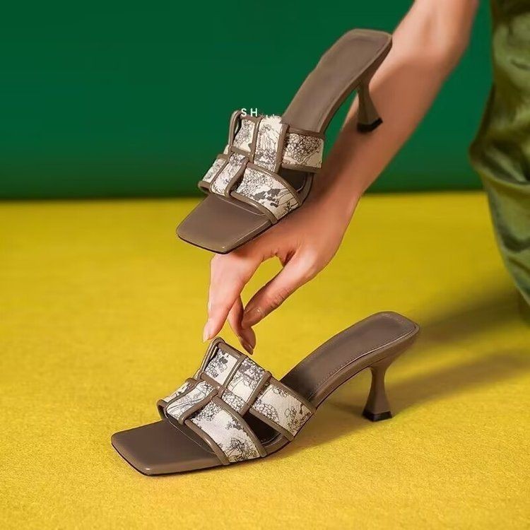 รองเท้าแตะรองเท้าแตะ Niche Retro สวมใส่ด้านนอกภาษาฝรั่งเศสคําผู้หญิงฤดูร้อนสแควร์ Toe รองเท้าแตะรองเท้าส้นสูง (3 ซม.-5 ซม.) ถักแบนสายรัดเปิดนิ้วเท้า Stiletto ส้น