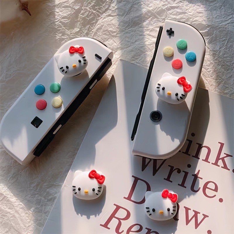 4 ชิ้น / เซต Sanrio Hellokitty น่ารัก สตรอเบอร์รี่ ซิลิโคน อะนาล็อก ฝาครอบนิ้วหัวแม่มือ สําหรับ Nintendo Switch & Switch OLED / Lite NS JoyCon จอยสติ๊ก ฝาครอบป้องกัน