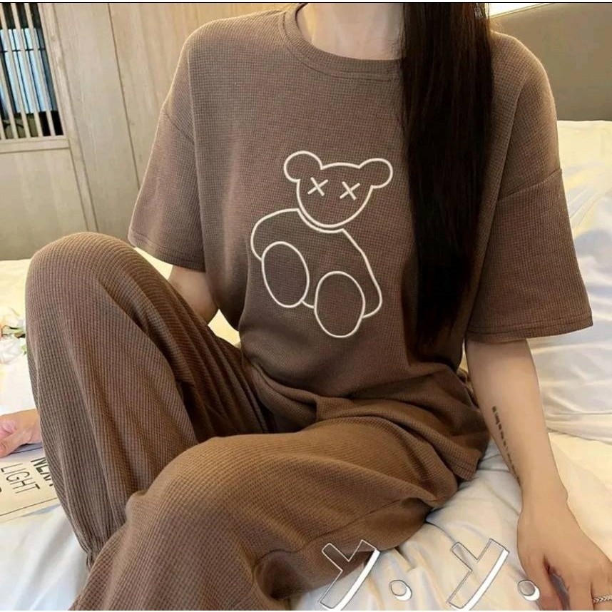 ชุดเซ็ทสาวอวบ ชุดเซ็ทลายหมี ผ่าร่องเสื้อแขนสั้น+กางเกงขายาว ใส่สบบาย ฟรีไซส์ งานคอตตอนผ้าเด้ง ใส่ได้ทุกลุคปังทุ TZ1993
