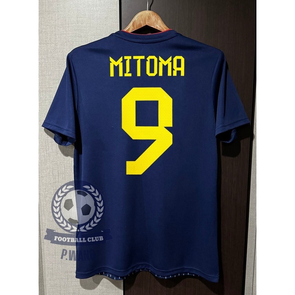 New !! เสื้อทีมชาติญี่ปุ่น ปี2018-2019 สีกรม ลายจุด พร้อมชื่อเบอร์นักเตะ 9 MITOMA สกรีนหน้าหลัง รับป