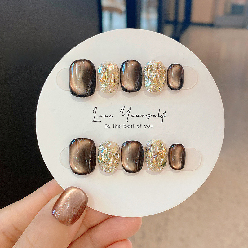 Sophiaura เล็บทําด้วยมือ Super Short Round Brown Cat Eye Design เล็บปลอมพร้อมชุดกาว