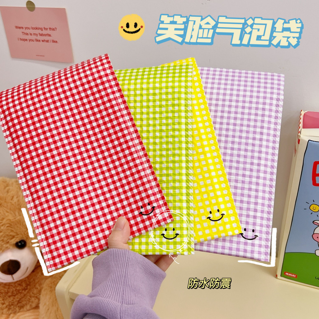 Ins Style น่ารัก หน้ายิ้ม สี ลายสก๊อต จัดส่ง กระเป๋า ซองจดหมาย กระเป๋าเสื้อผ้า กระเป๋ากันกระแทก กระเป๋าบับเบิ้ล