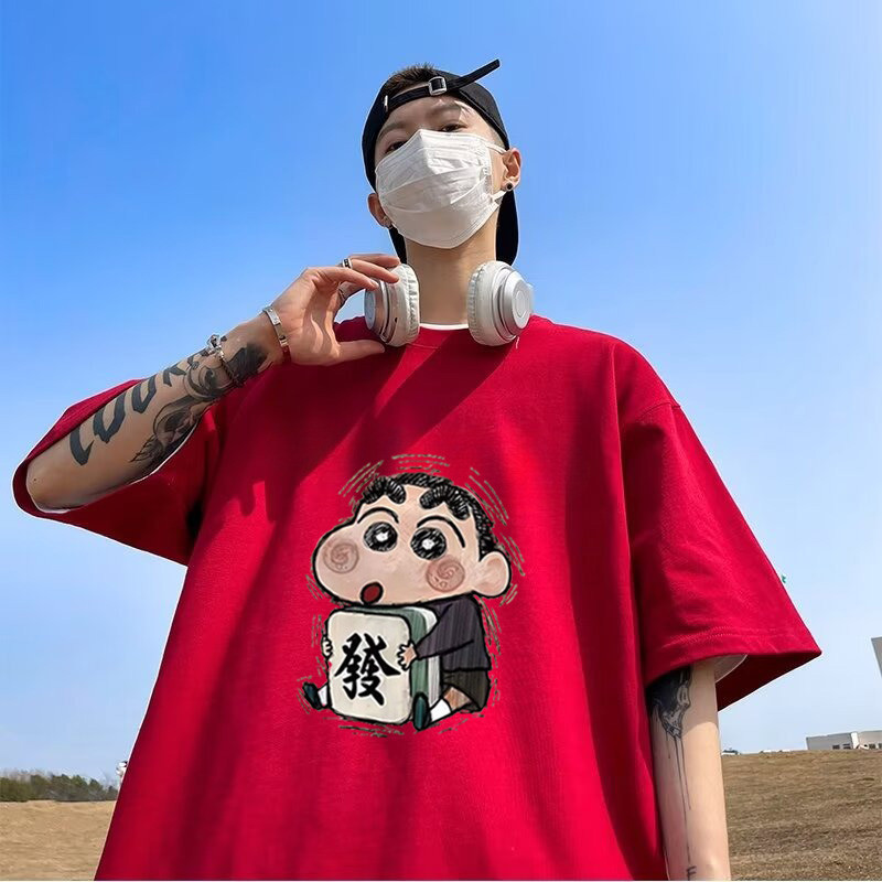 M-8XLOriginal Casual Tee เสื้อยืดเกาหลีหลวมอะนิเมะ Crayon Shin Chan พิมพ์แขนสั้นขนาดใหญ่สไตล์ผู้ชาย Breathable Top