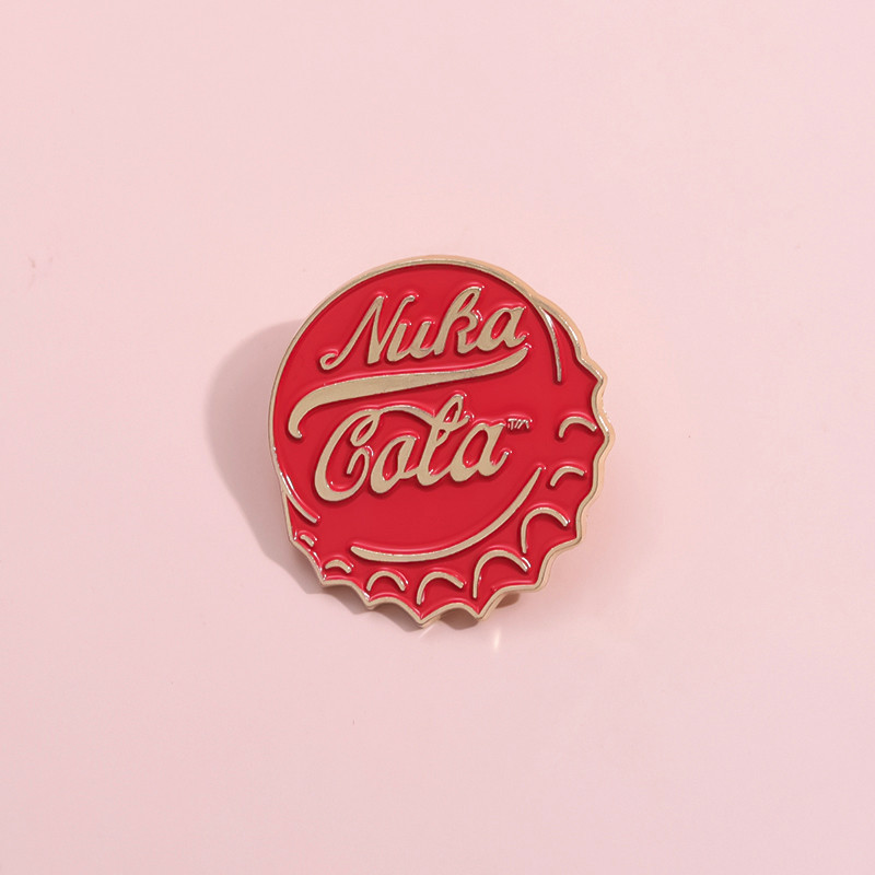 เข็มกลัดโลหะ รูปขวดโหล Nuka Cola Enamel Pin สีแดง เหมาะกับของขวัญ สําหรับตกแต่งเสื้อผ้า กระเป๋าเป้สะ