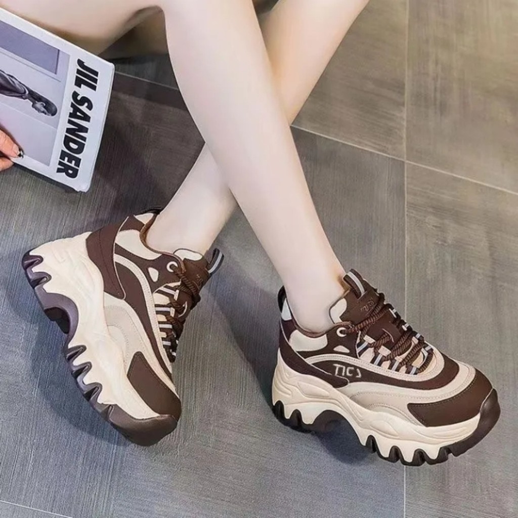 พร้อมส่ง 2024มาใหม่ Q109รองเท้าผ้าใบผู้หญิง รองเท้าเท่ๆ รองเท้าผ้าใบส้นสูง สูง5ซม