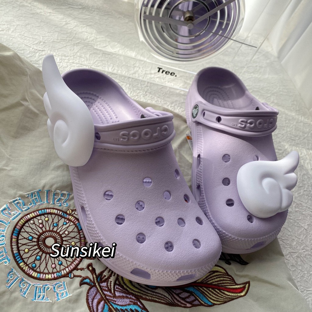 รองเท้ารูเสริม Angel Wings Crocs ดอกไม้ Carlo Chi หัวเข็มขัดตกแต่งด้านบน DIY ถอดได้ y2k Retro น่ารัก