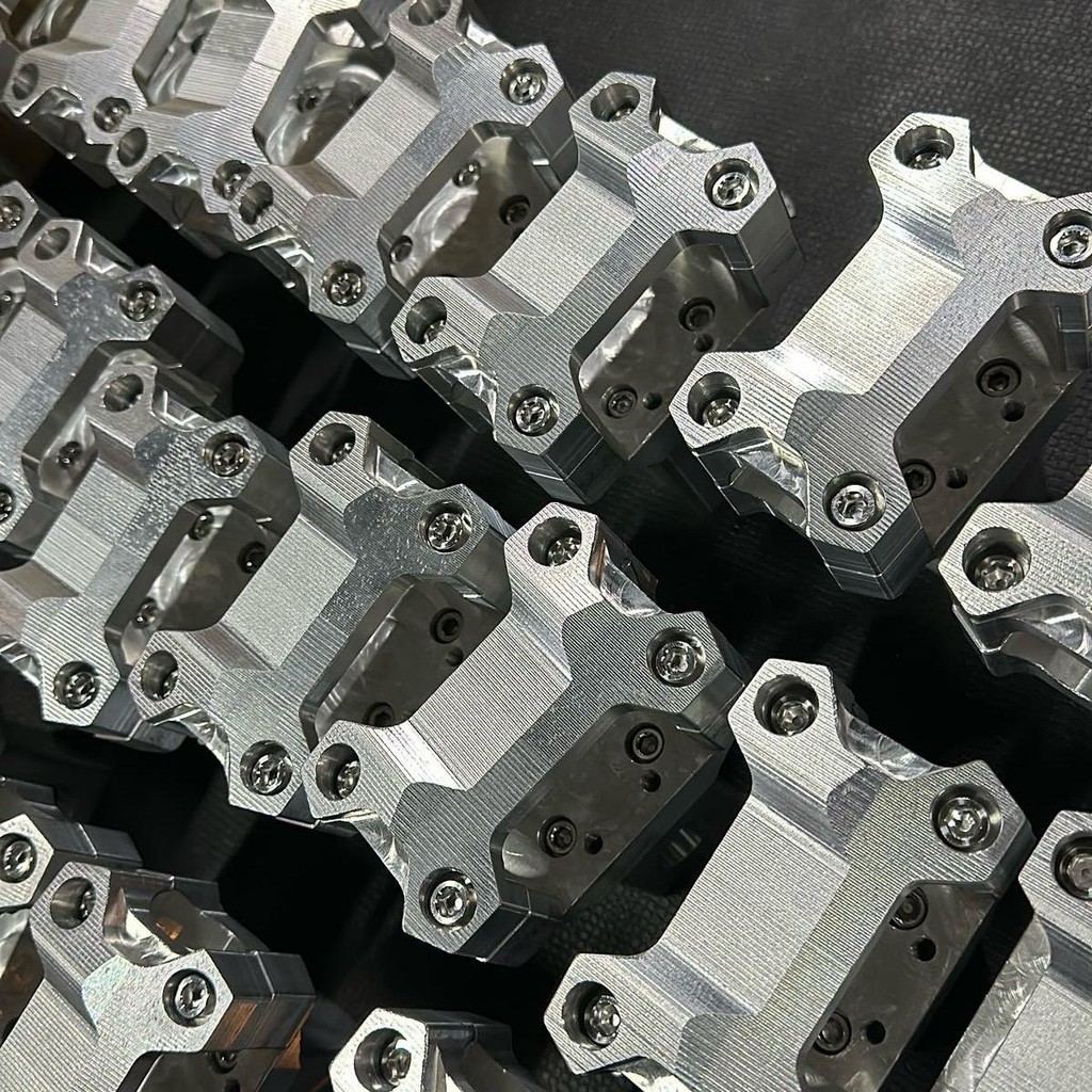 ตุ๊กตาแฮนรถไฟฟ้า ตุ๊กตาA งานCNC รถไฟฟ้าหลายรุ่น Q1 strom Z1 E2  (เฉพาะตุ๊กตาแฮนด์เท่านั้น)