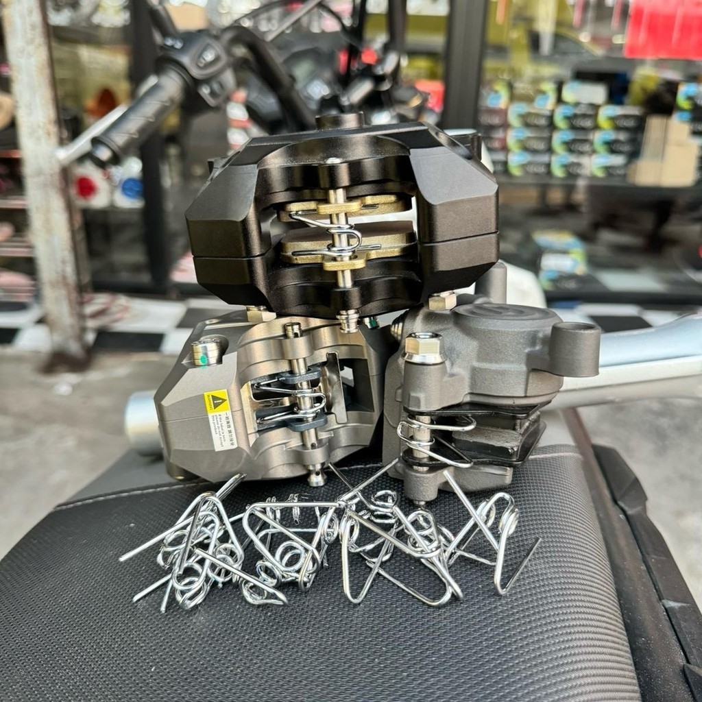 สปริงถ่างผ้าเบรค สปริงดันผ้าเบรค งานเลสชุบหนากว่างานทั่วไปใส่ได้กับปั้ม125 ปั้ม110 นิชชิน ด้วง 4พอต 