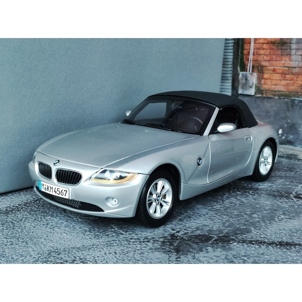 รถสะสม โมเดลรถBMWz4 1:18 โมเดลรถ BMW Series4 M4  G92 Z4 E85 E89 G29 1/18  OK โมเดลรถของขวัญ Minicham