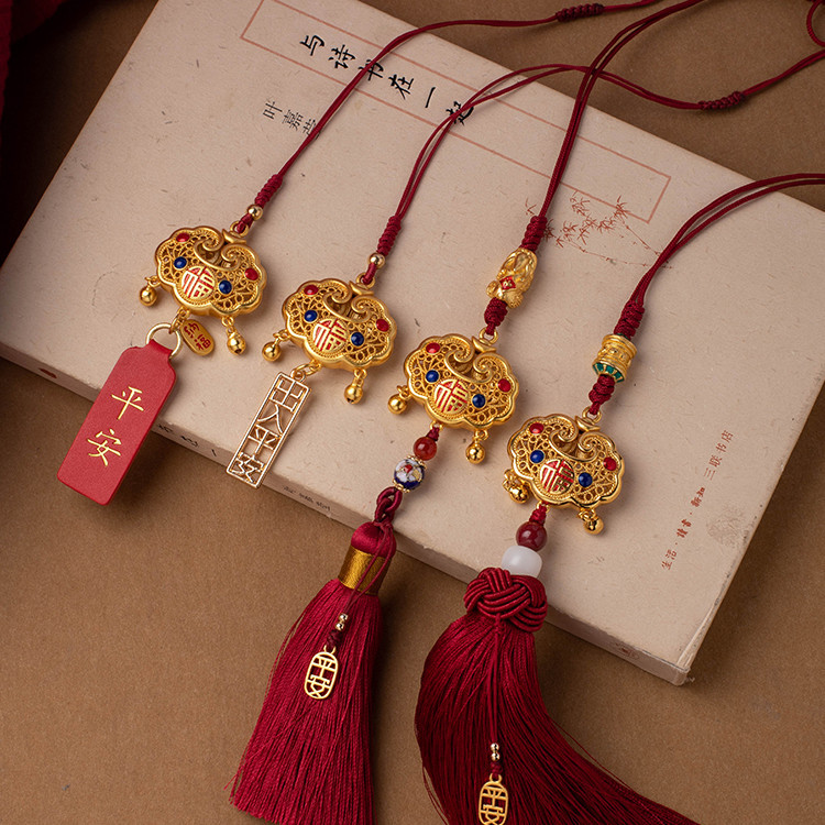 จี้รถยนต์, เสน่ห์ภายในรถ, ล็อคที่ปลอดภัย, วิธีโบราณ สีบรอนซ์, การตกแต่งกระจกมองหลังรถยนต์ สีแดง ทอง, งานฝีมือหญิง