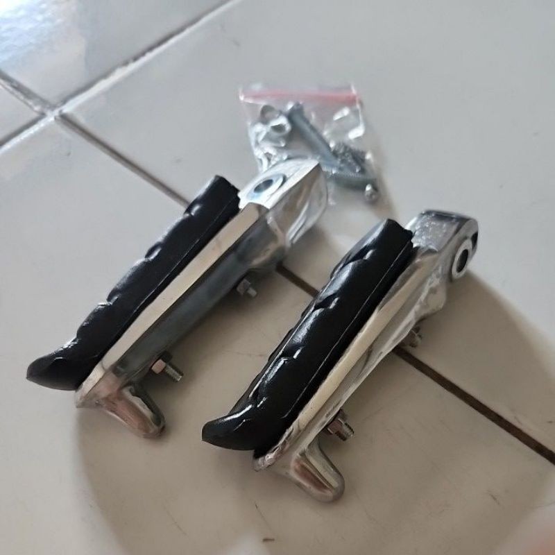 CBR พักเท้าหน้า พักเท้าหน้า cb150r, cb 150, cb 150 new postap ยางหน้า CBR cb 150r