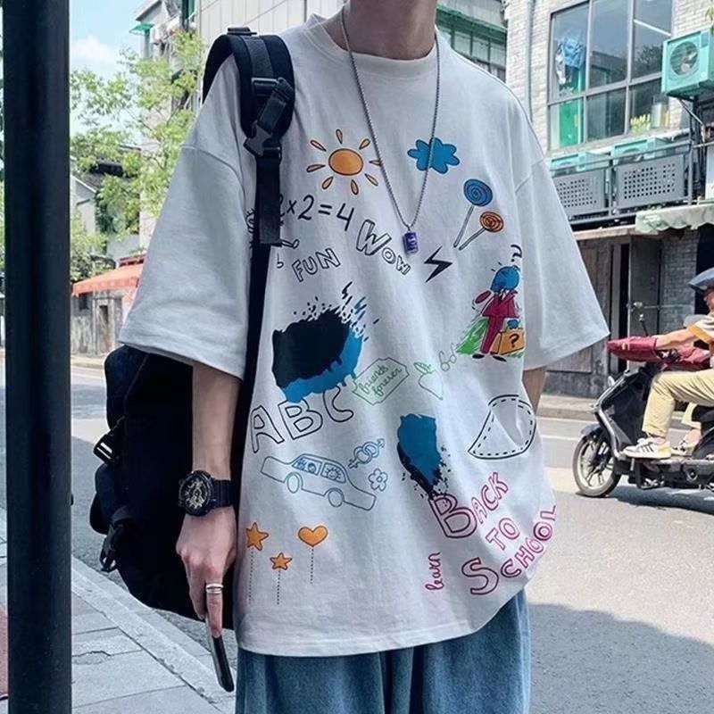 【M-8XL 】เสื้อยืดคอกลม แขนสั้น พิมพ์ลายกราฟฟิติ ทรงหลวม โอเวอร์ไซซ์ แฟชั่นฤดูร้อน สไตล์สร้างสรรค์ สําหรับผู้ชาย