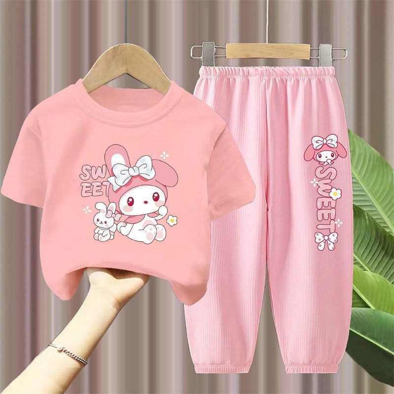 2025 สาวฤดูร้อนชุดเสื้อยืดแขนสั้นบางและกางเกงผ้าไหมน้ําแข็งทันสมัยและอินเทรนด์ชุดลําลองสองชิ้นสําหรับเด็ก
