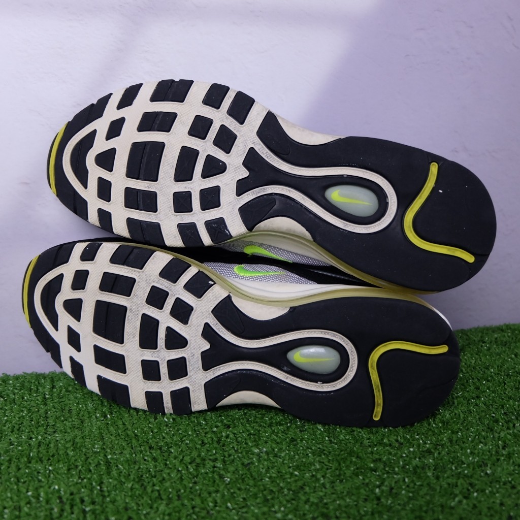 (42/26.5 cm) Nike Air Max 97 OG Black Volt ไนกี้มือ2ของแท้ รองเท้าผ้าใบผู้ชาย
