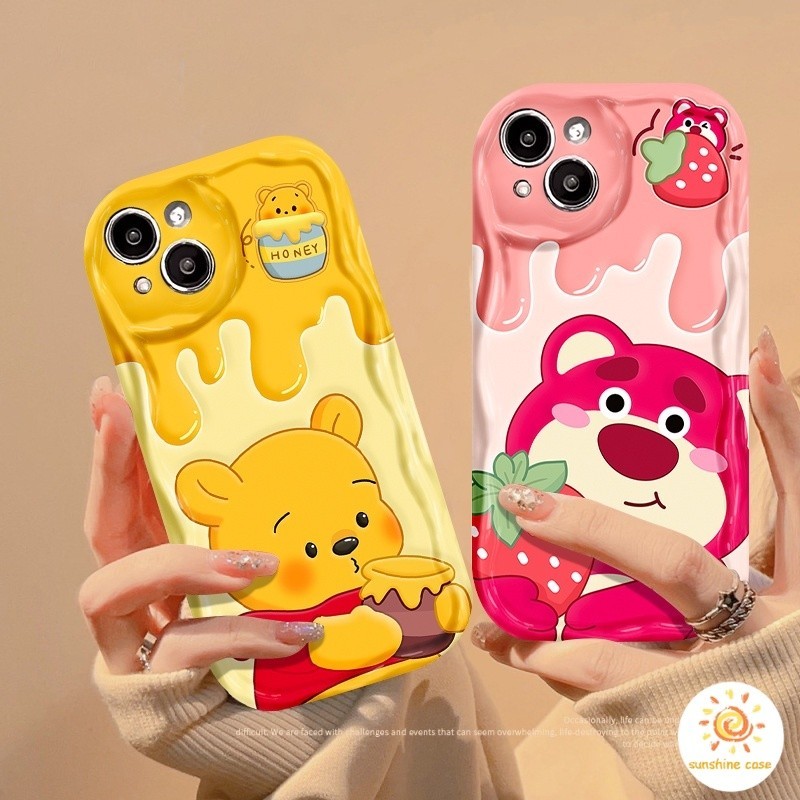 [ส่วนลด] ลายการ์ตูนหมี สตรอเบอร์รี่น่ารัก เคสสำหรับไอโฟนFor iPhone 11 12 13 14 15 Pro MAX X XS XR XS 6 7 8 Plus SE2020