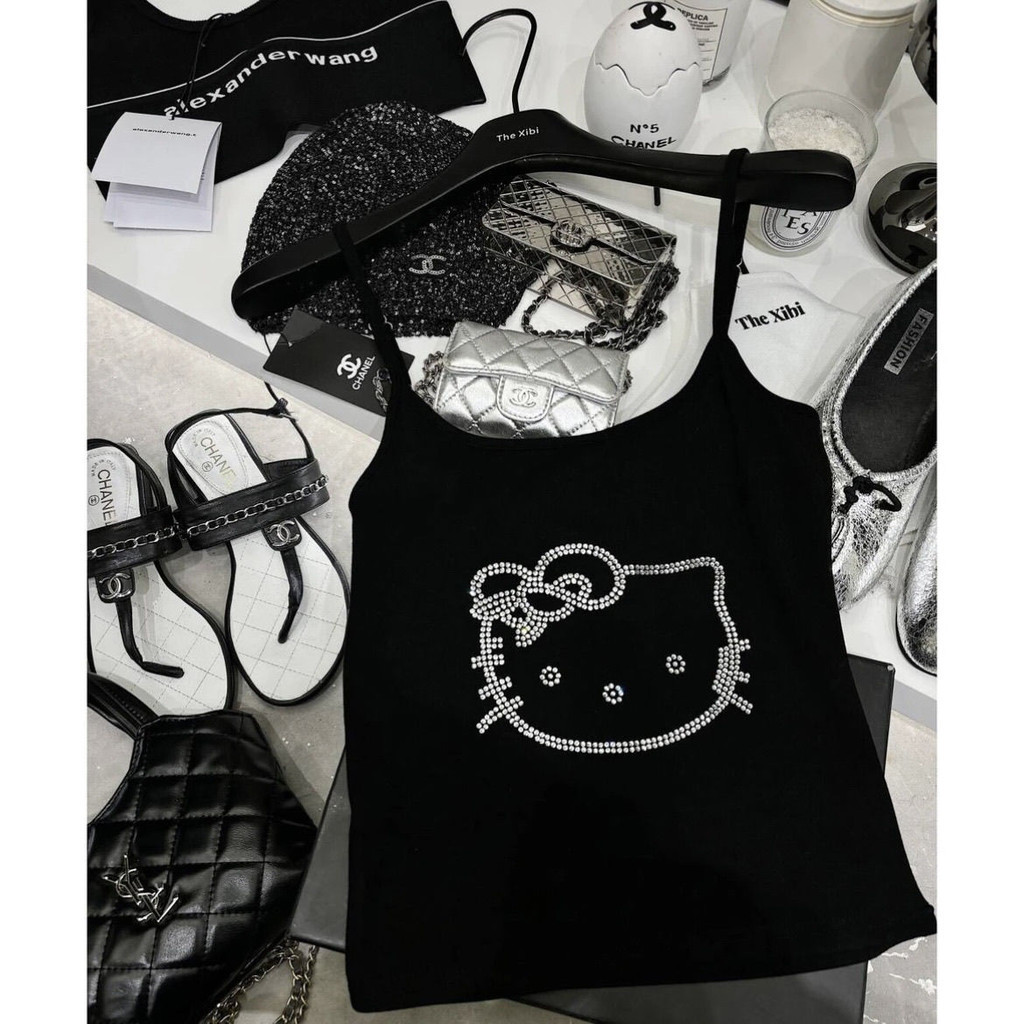เสื้อสายเดี่ยวเซ็กซี่ ประดับพลอยเทียม ลาย Hello Kitty พร้อมแผ่นรองหน้าอก สําหรับผู้หญิง