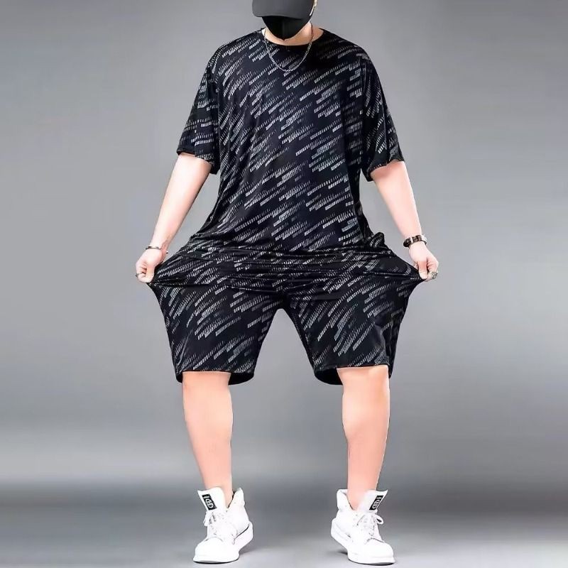 ชุดเสื้อผ้าผู้ชายขนาดใหญ่ผ้าไหมน้ําแข็งอ้วนและขยายชุดกีฬาหลวมและแห้งเร็ว