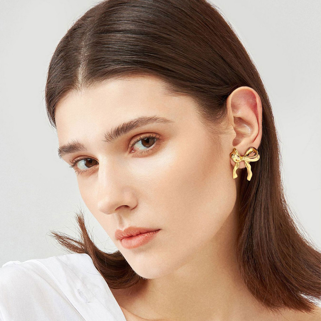 Vnox حلق فراشة بفيونكة خفيف — ذهبي — صورة 3