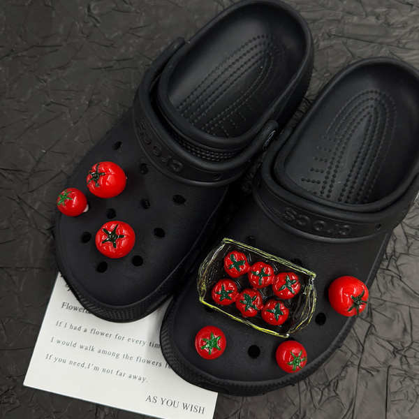 jibbitz crocs croc jibz ฤดูร้อนการ์ตูนหลุมรองเท้าอุปกรณ์เสริมที่มีสีสันจําลองมะเขือเทศรองเท้าดอกไม้ตกแต่งรองเท้าหัวเข็มขัดมะเขือเทศอุปกรณ์เสริมสามมิติน่า