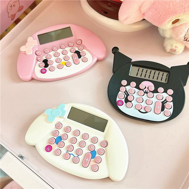 Sanrio เครื่องคิดเลขอิเล็กทรอนิกส์ ลายการ์ตูนคุโรมิ ขนาดเล็ก เครื่องเขียน อุปกรณ์สํานักงาน โรงเรียน