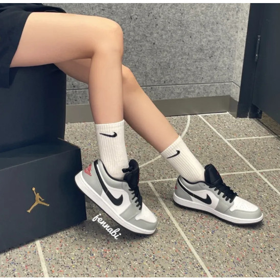 ♞,♘,♙ของแท้ 100 %  Nike Air Jordan 1 Low Light Smoke Grey สีเทา สำหรับขาย
