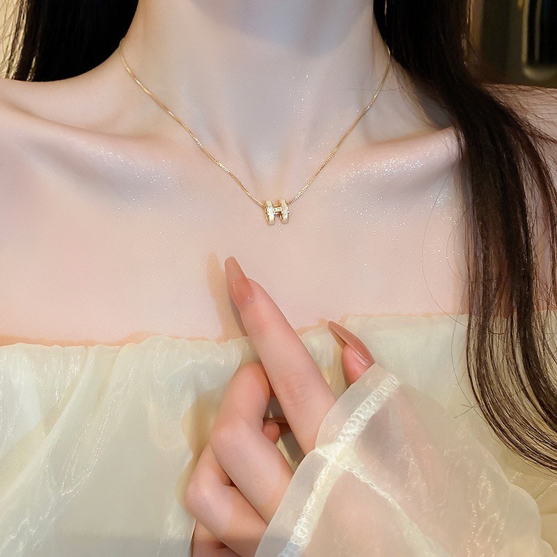 เครื่องประดับ สร้อยคอ จี้ตัวอักษร H ประดับเพทาย หรูหรา ระดับไฮเอนด์ สีทอง เหมาะกับของขวัญแฟนสาว สําหรับผู้หญิง