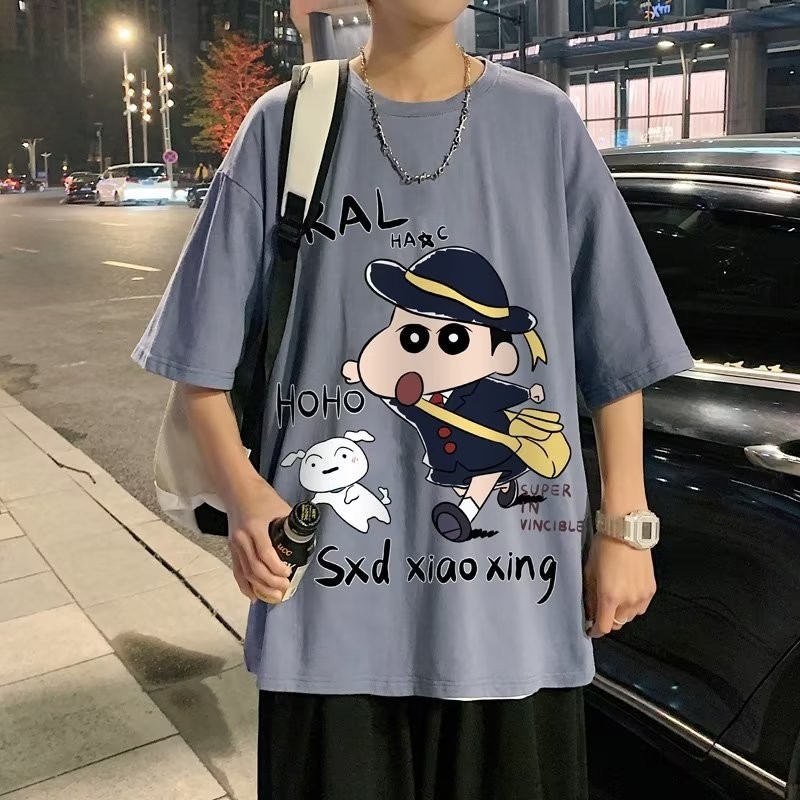 【M-8XL 】เสื้อยืดแขนสั้นลําลอง ผ้าฝ้าย พิมพ์ลายการ์ตูนชินจัง ทรงหลวม ขนาดใหญ่ สําหรับผู้ชาย นักเรียน