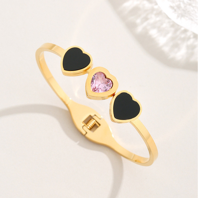 เครื่องประดับ สร้อยข้อมือ เหล็กไทเทเนียม จี้รูปหัวใจ ประดับเพชร สีดํา แบบเรียบง่าย แฟชั่นฤดูใบไม้ผลิ