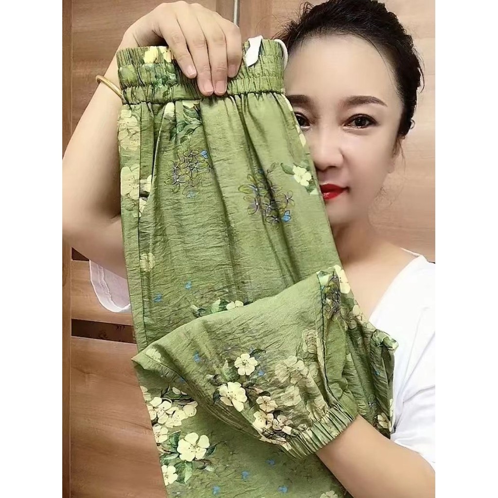 2024 ฤดูร้อนใหม่สไตล์บางกลางอายุแม่ดอกไม้สีสุภาพสตรีกางเกงผ้าไหมน้ําแข็งหลวม-เลกกิ้งเอวสูง Ank