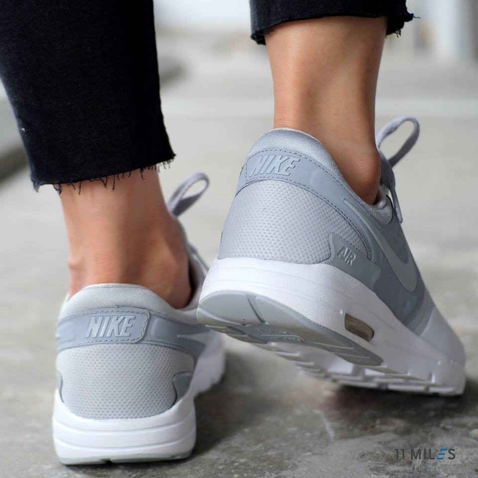 ของแท้ !!!! พร้อมส่ง ผ้าใบ Nike รุ่น Nike W Air Max Zero รองเท้า สำหรับขาย