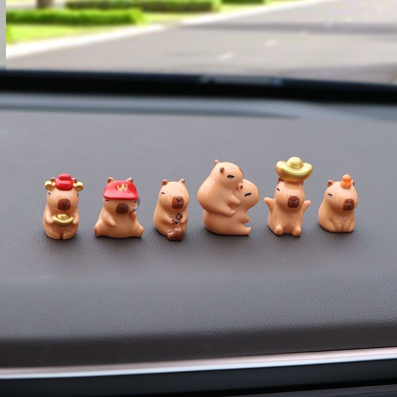 Capybara เครื่องประดับรถยนต์ ตุ๊กตาการ์ตูนหมูน่ารัก ตุ๊กตาคาปิบาร่า ตั้งโชว์บนรถ โต๊ะทำงาน รถยนต์ตุ๊กตา สำหรับติดหน้ารถยนต์ น่ารักๆ ตุ๊กตาหน้ารถ ตุ๊กตาดุ๊กดิ๊กหน้ารถ