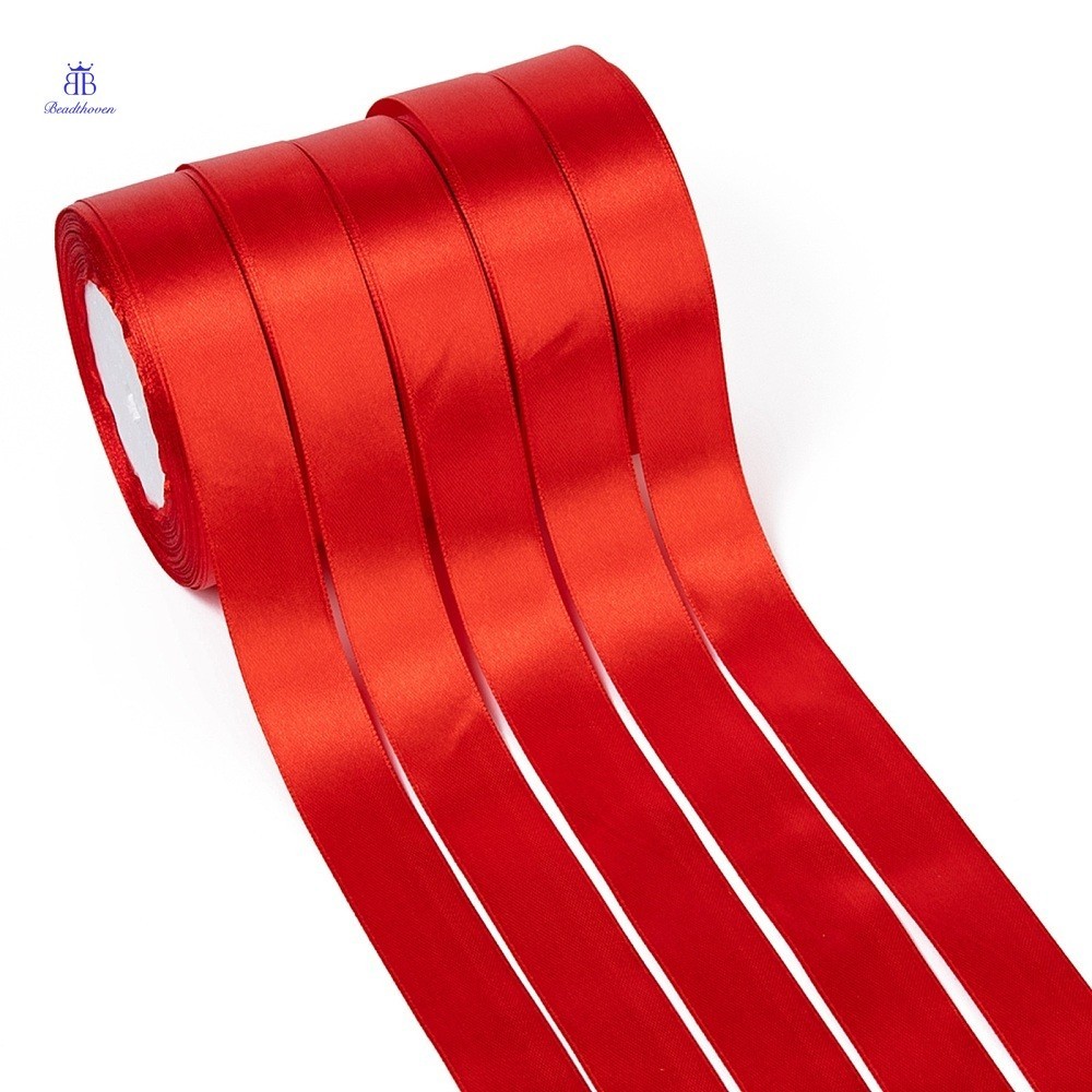 ริบบิ้นผ้าซาติน โพลีเอสเตอร์ สีแดง 1 นิ้ว (25 มม.) กว้าง 25 หลา ต่อม้วน (22.86 ม. ต่อม้วน) 5 ม้วน ต่อกลุ่ม 125 หลา ต่อกลุ่ม (114.3 ม. ต่อกลุ่ม) 1 กลุ่ม