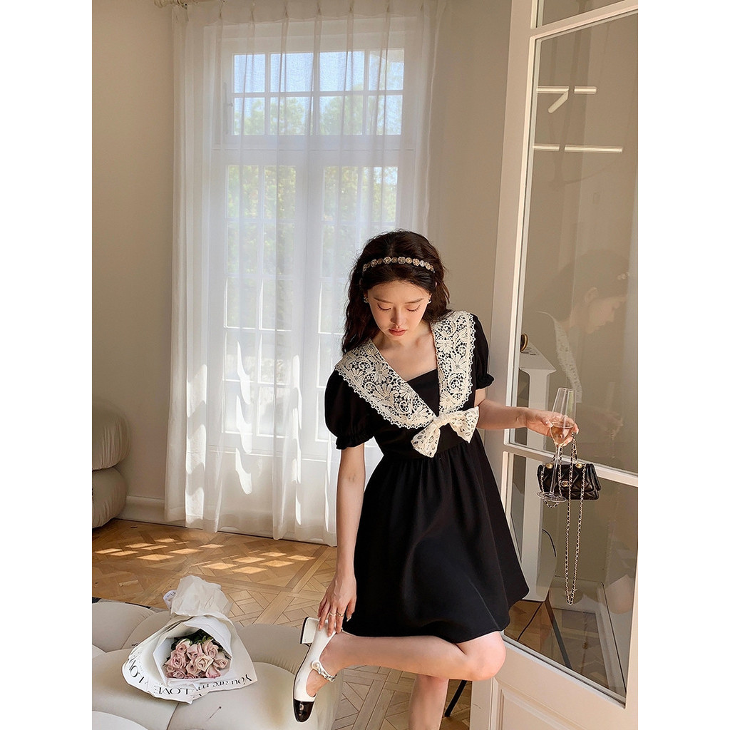 Yang ชุดเดรส คอตุ๊กตา ผ้ากํามะหยี่ ปักลายลูกไม้ สีดํา สไตล์เฮปเบิร์น เรโทร ขนาดเล็ก เหมาะกับฤดูร้อน สําหรับผู้หญิง 0SA8