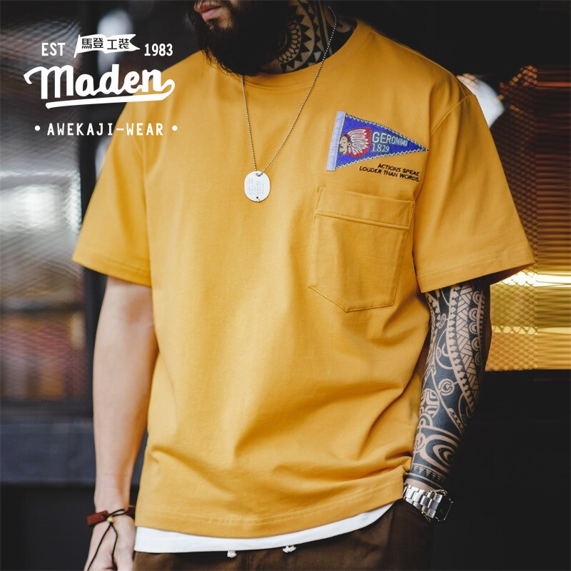 Maden เสื้อยืดคอกลม แขนสั้น ปักลายตัวอักษร สไตล์เรโทร อเมริกัน อินเดีย น้ําหนักเบา สีเหลือง สําหรับผู้ชาย 2024