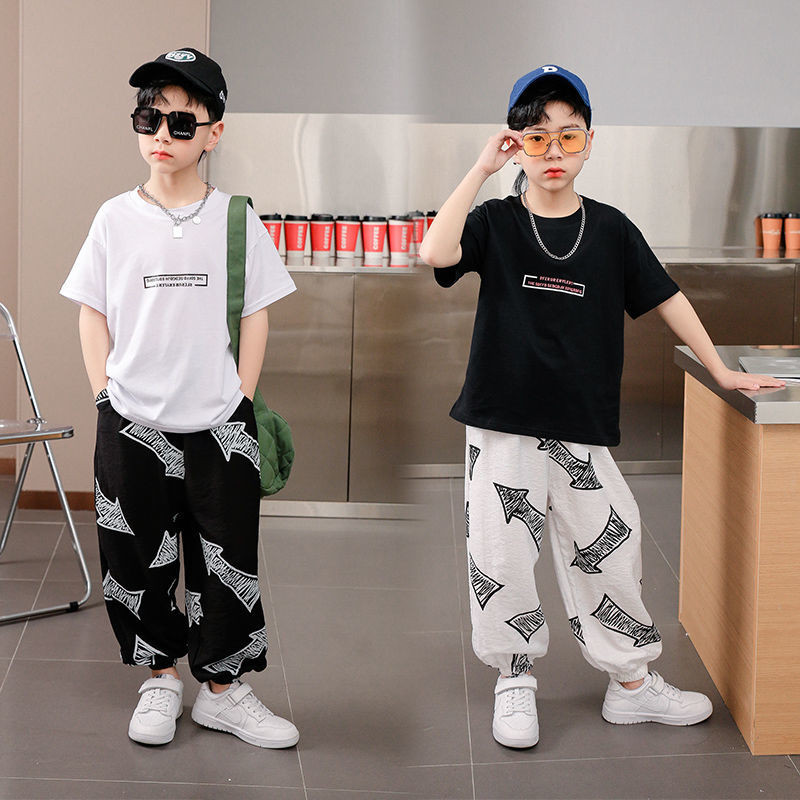 100-160 ซม ใหม่ ชุดเสื้อผ้าเด็กผู้ชาย ชุด 2 ชิ้น เสื้อยืดตัวอักษร + กางเกงกันยุง สไตล์เกาหลี ผ้าฝ้ายบริสุทธิ์