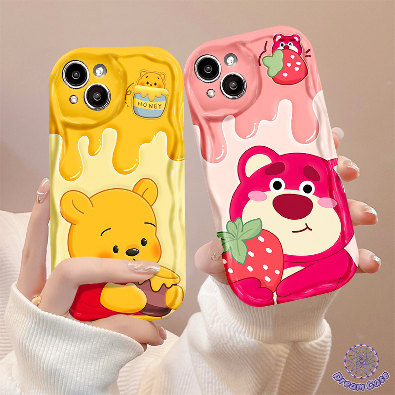 หมีสตรอเบอร์รี่น่ารักหมีพูห์ขอบโค้งหยักน่ารักเคสที่เข้ากันได้กับ iPhone11 15 14 13 12 Pro Max XR 7 15 14 8 Plus X XS Max