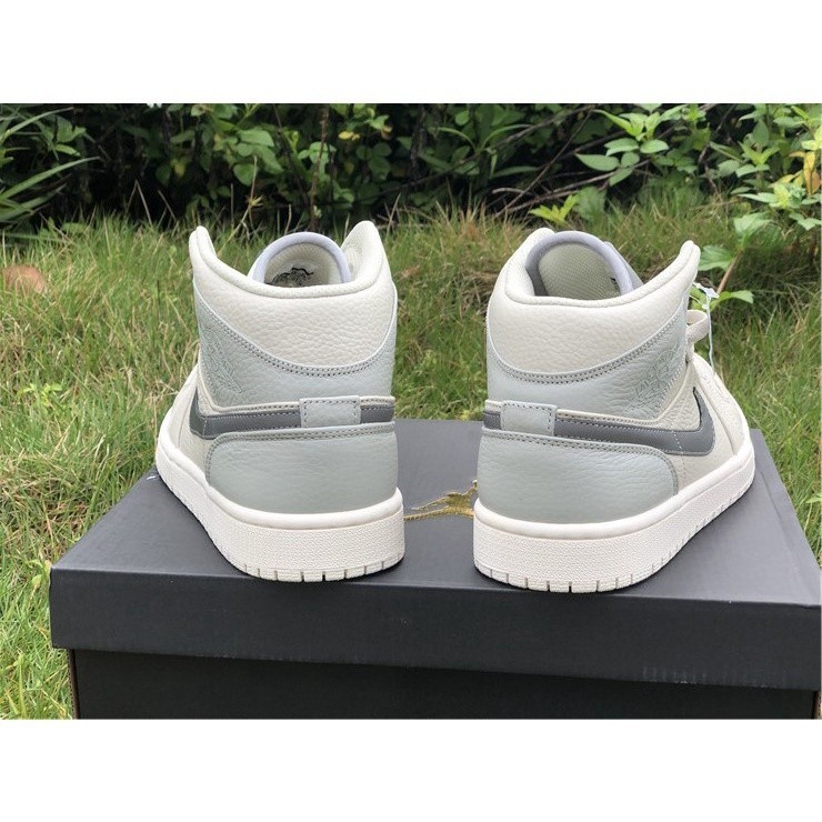 ♞,♘,♙852542-003 Nike Air Jordan 1 Mid SE Light Bone Reflective Silver แฟชั่น รองเท้า train