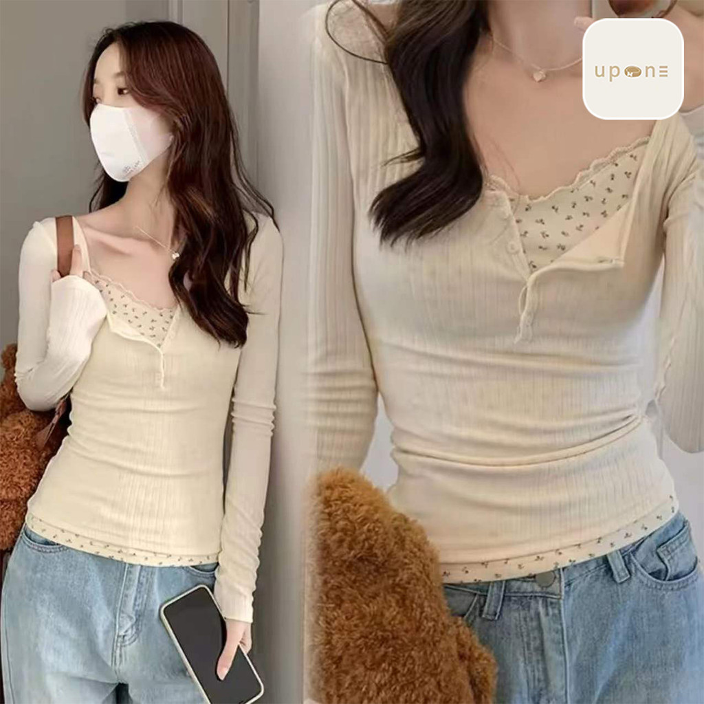 เสื้อแขนยาว ทรงพอดีตัว แบบเย็บติดกันสองชิ้น ข้างในเเต่งลายดอกไม้เล็กๆ