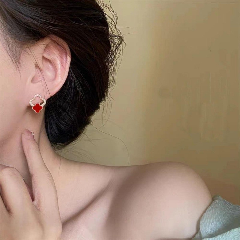 ใหม่ ต่างหูสตั๊ด รูปใบโคลเวอร์ ประดับพลอยเทียม สไตล์เกาหลี เครื่องประดับแฟชั่น สําหรับผู้หญิง 2024 ราคา ถูกที่สุด ดีลบีเคเค แกลเลอรีภาพที่ 5