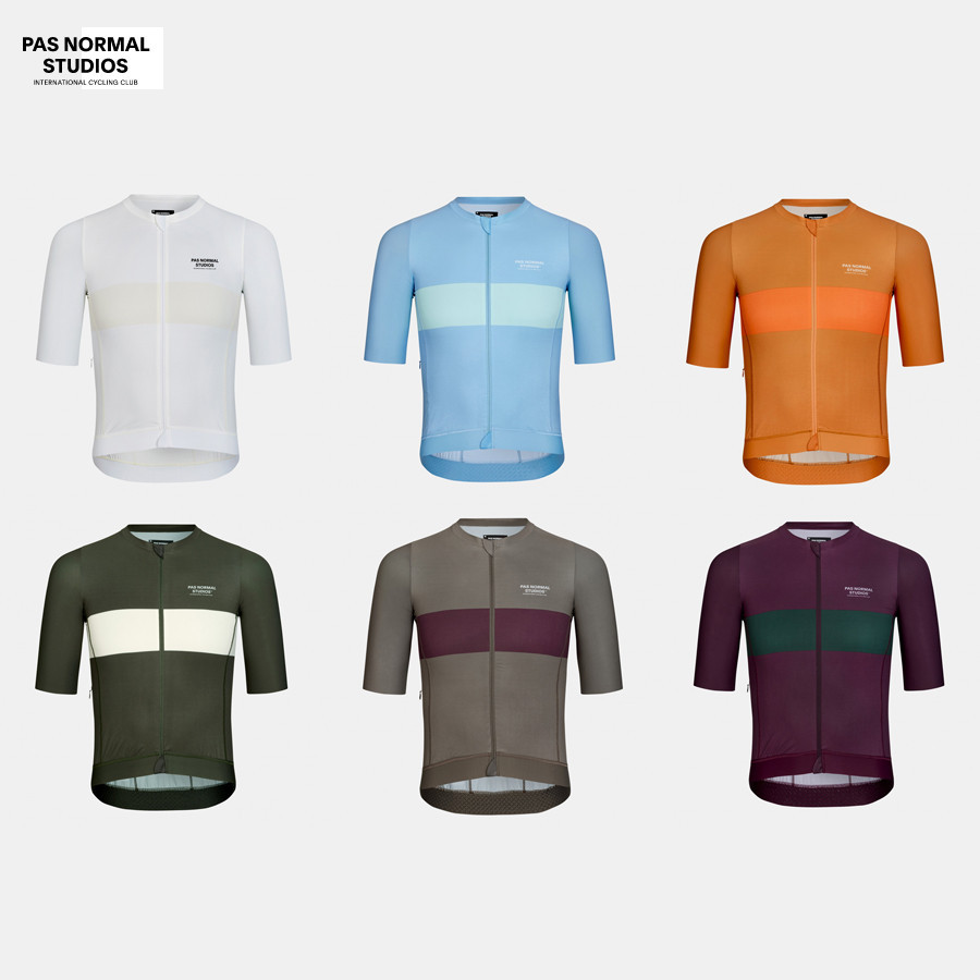 เสื้อกีฬาแขนสั้น ลาย Powerband Pas Normal Studios สําหรับผู้ชาย