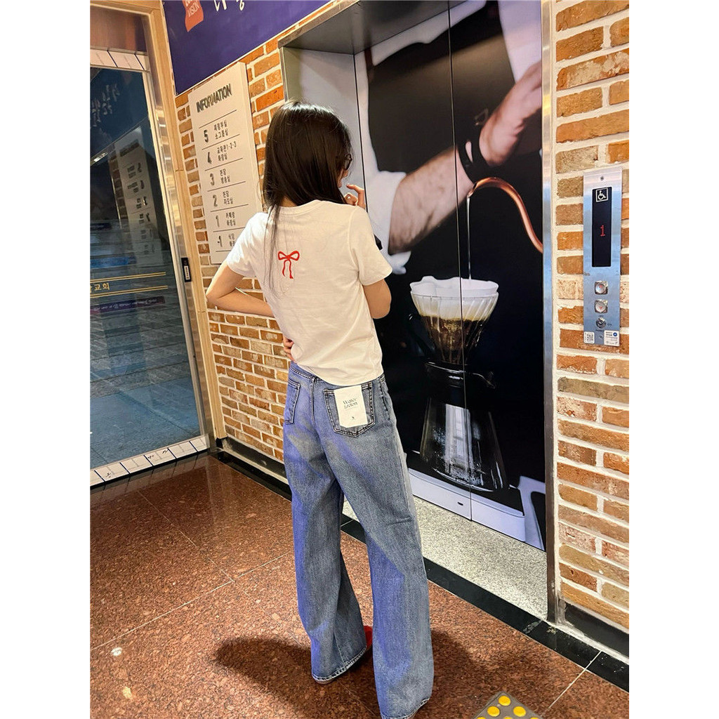 เสื้อยืดคอกลม แขนสั้น เปิดไหล่ ผ้าฝ้าย ทรงหลวม พิมพ์ลายโบว์ สีขาว เหมาะกับฤดูร้อน สําหรับผู้หญิง