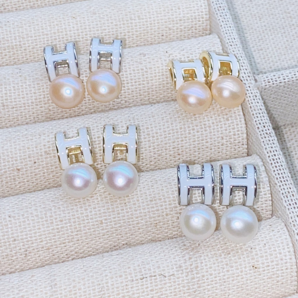 ต่างหูมุกน้ําจืดธรรมชาติ 18K Gold-Clad หรูหรา High-End สไตล์น้ํามันหยดตัวอักษรภาษาอังกฤษต่างหู Hypoallergenic ต่างหู