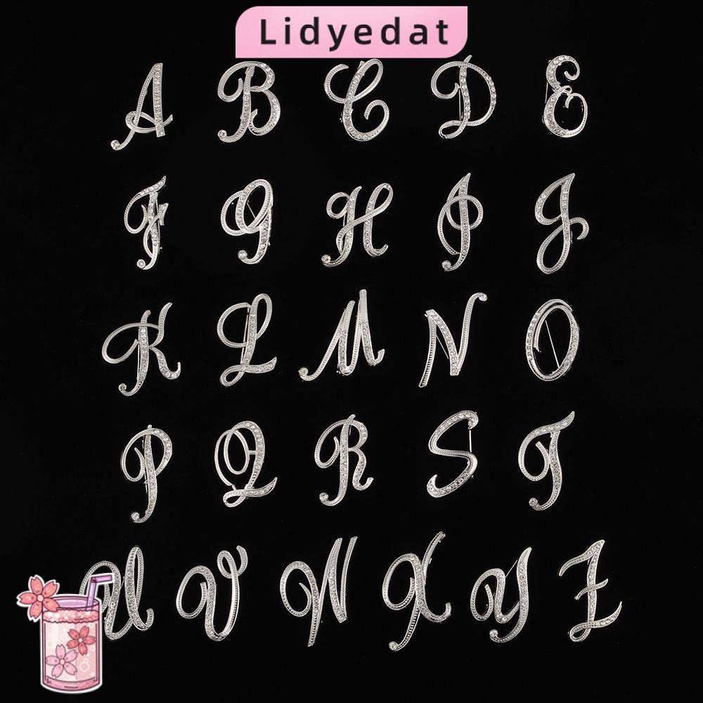 Lidyedat165 Initial Lapel Pin แฟชั่นโลหะสีเงินชุดสูทคอปกอุปกรณ์เสริม 26 ตัวอักษรภาษาอังกฤษ