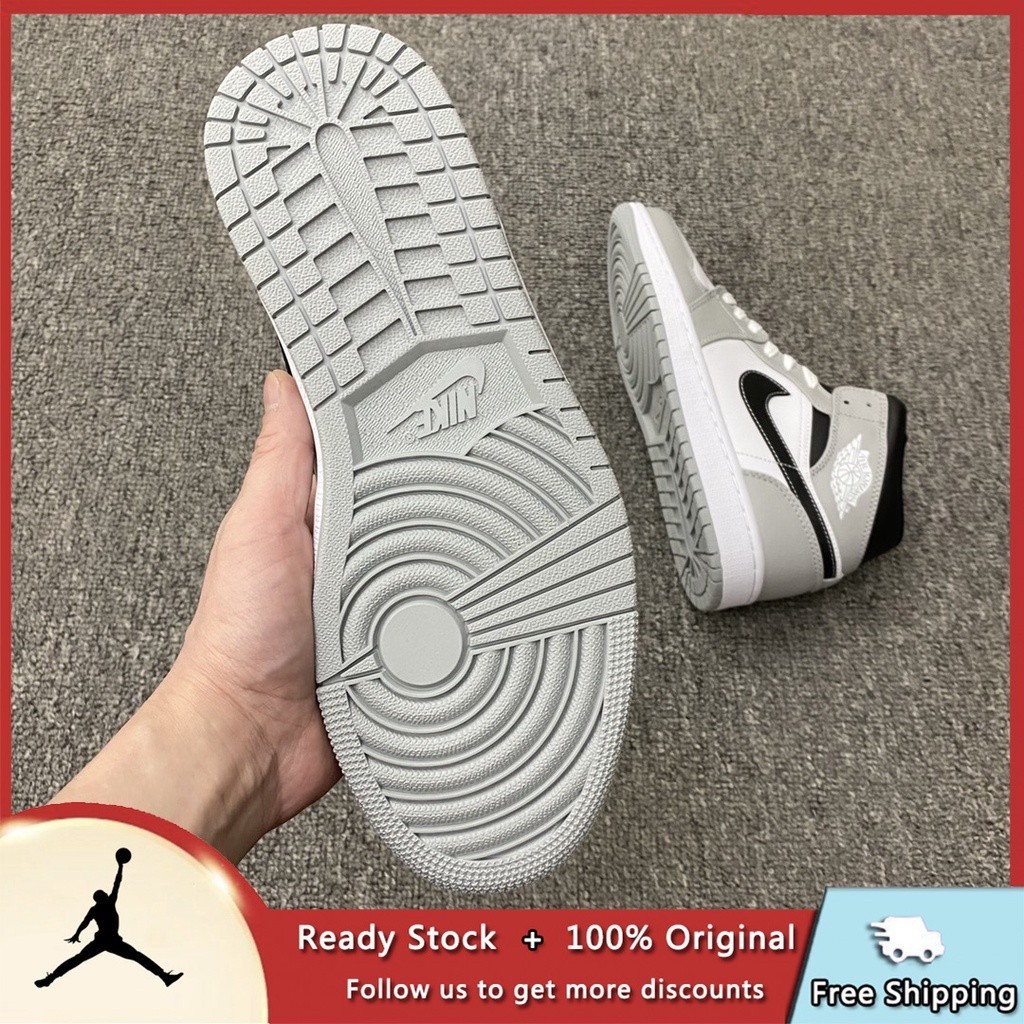 ♞Nk Air Jordan 1 Mid SE Light Smoke Grey AJ1 กีฬา วิ่ง สําหรับผู้ชาย และผู้หญิง 2023 ZYWL รองเท้า H